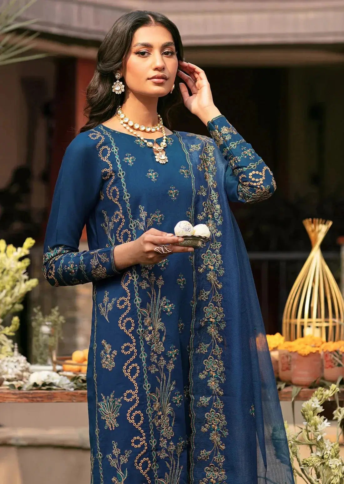 Mohagni | Muntazir Luxury Lawn 24 | CM-06 - Pakistani Designer Dress - by Mohagni | Type: Luxury - 100% Original at Saira Sultan