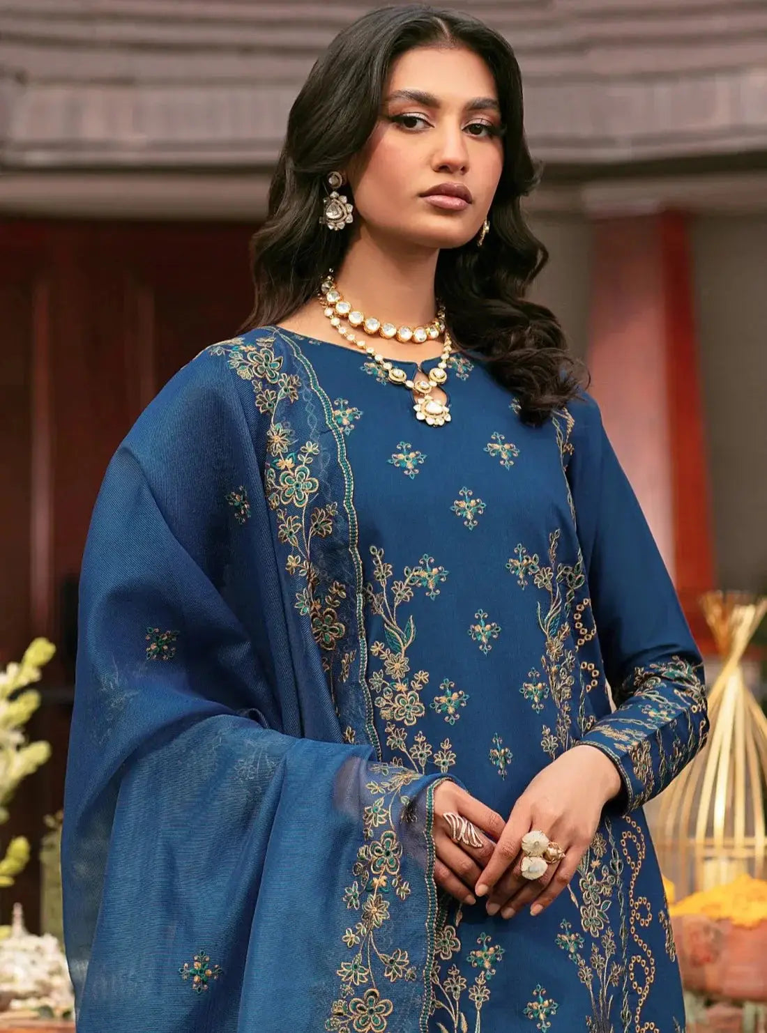 Mohagni | Muntazir Luxury Lawn 24 | CM-06 - Pakistani Designer Dress - by Mohagni | Type: Luxury - 100% Original at Saira Sultan