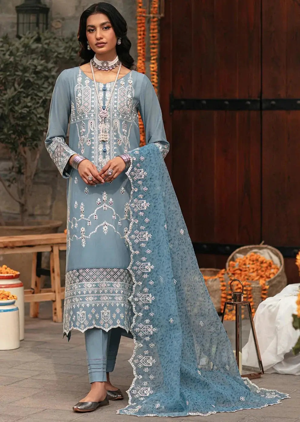 Mohagni | Muntazir Luxury Lawn 24 | CM-07 - Pakistani Designer Dress - by Mohagni | Type: Luxury - 100% Original at Saira Sultan
