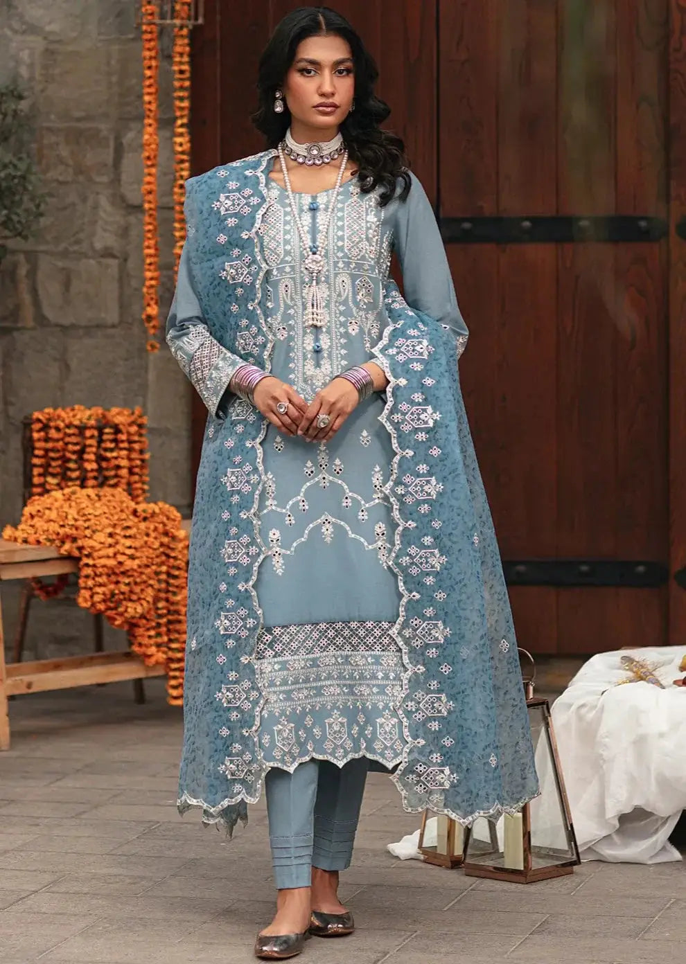 Mohagni | Muntazir Luxury Lawn 24 | CM-07 - Pakistani Designer Dress - by Mohagni | Type: Luxury - 100% Original at Saira Sultan