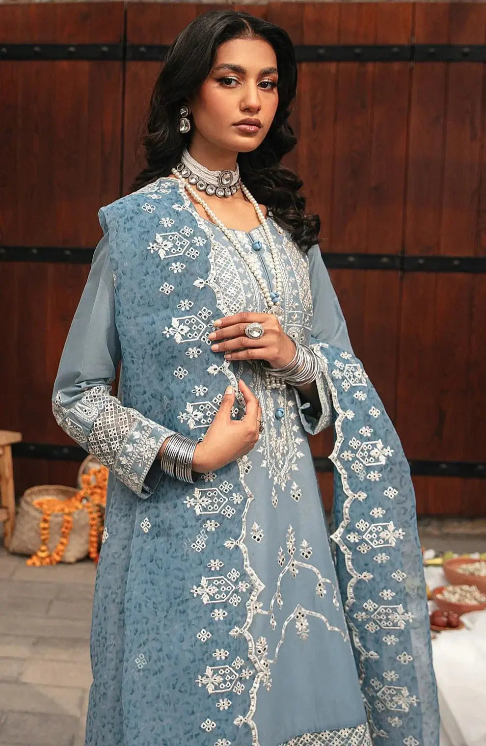 Mohagni | Muntazir Luxury Lawn 24 | CM-07 - Pakistani Designer Dress - by Mohagni | Type: Luxury - 100% Original at Saira Sultan