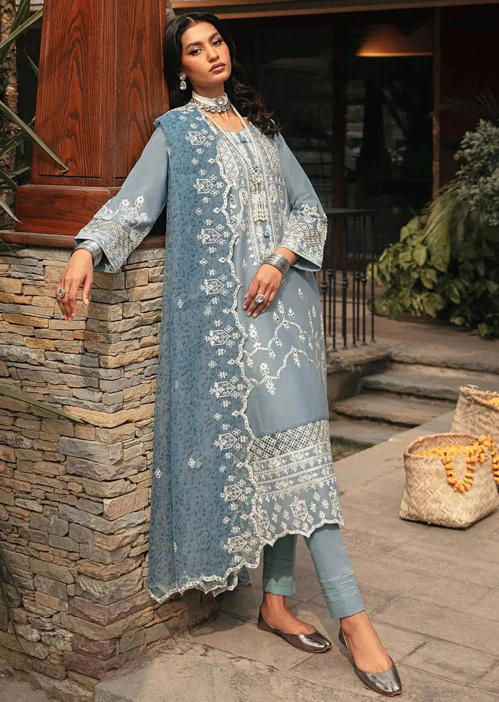 Mohagni | Muntazir Luxury Lawn 24 | CM-07 - Pakistani Designer Dress - by Mohagni | Type: Luxury - 100% Original at Saira Sultan