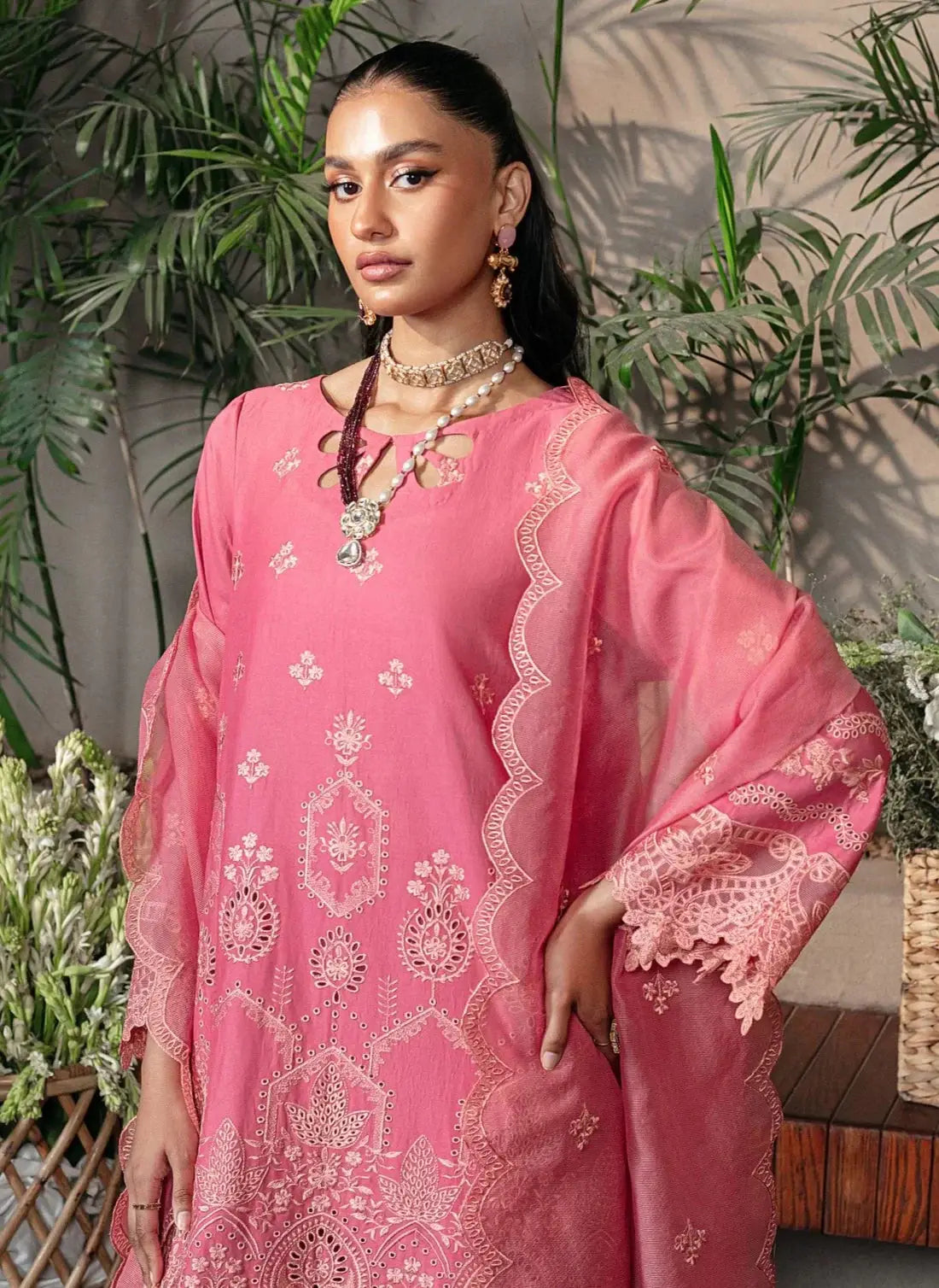 Mohagni | Muntazir Luxury Lawn 24 | CM-08 - Pakistani Designer Dress - by Mohagni | Type: Luxury - 100% Original at Saira Sultan