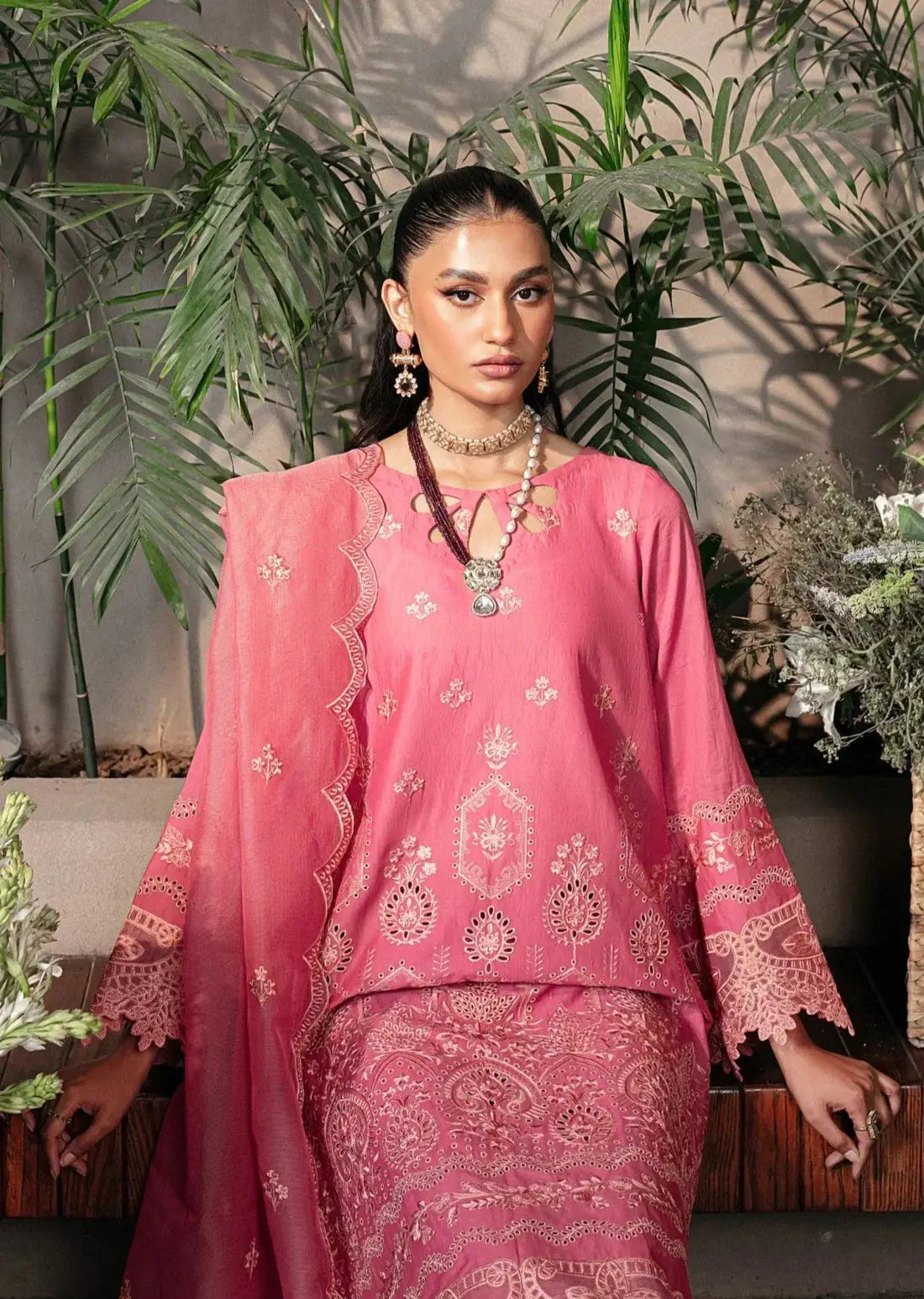 Mohagni | Muntazir Luxury Lawn 24 | CM-08 - Pakistani Designer Dress - by Mohagni | Type: Luxury - 100% Original at Saira Sultan