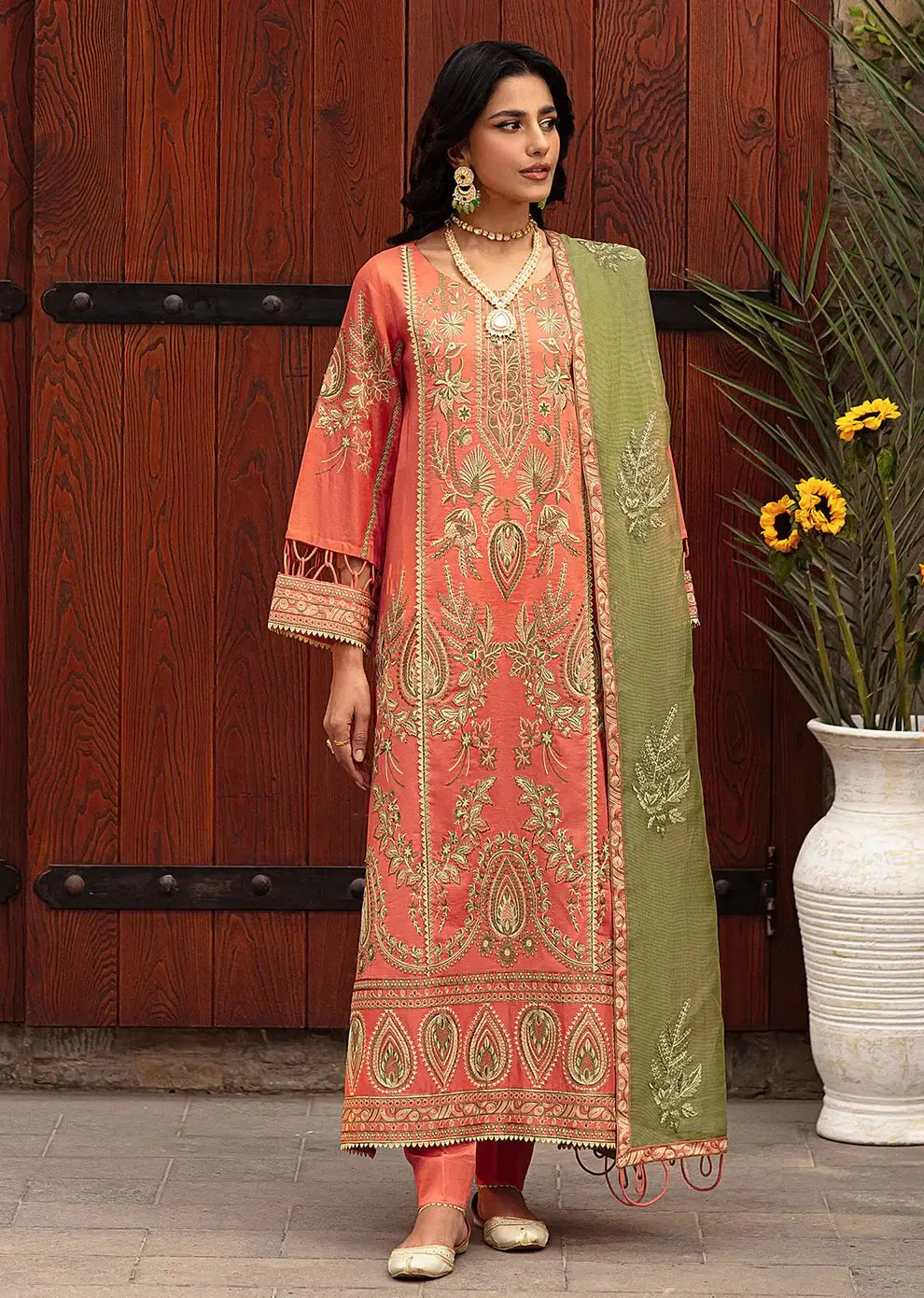 Mohagni | Muntazir Luxury Lawn 24 | CM-09 - Pakistani Designer Dress - by Mohagni | Type: Luxury - 100% Original at Saira Sultan