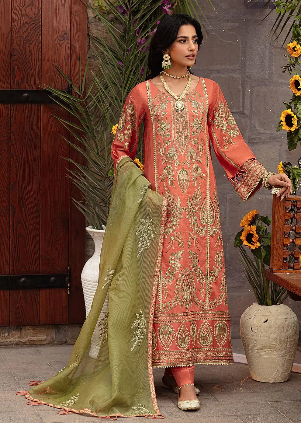 Mohagni | Muntazir Luxury Lawn 24 | CM-09 - Pakistani Designer Dress - by Mohagni | Type: Luxury - 100% Original at Saira Sultan