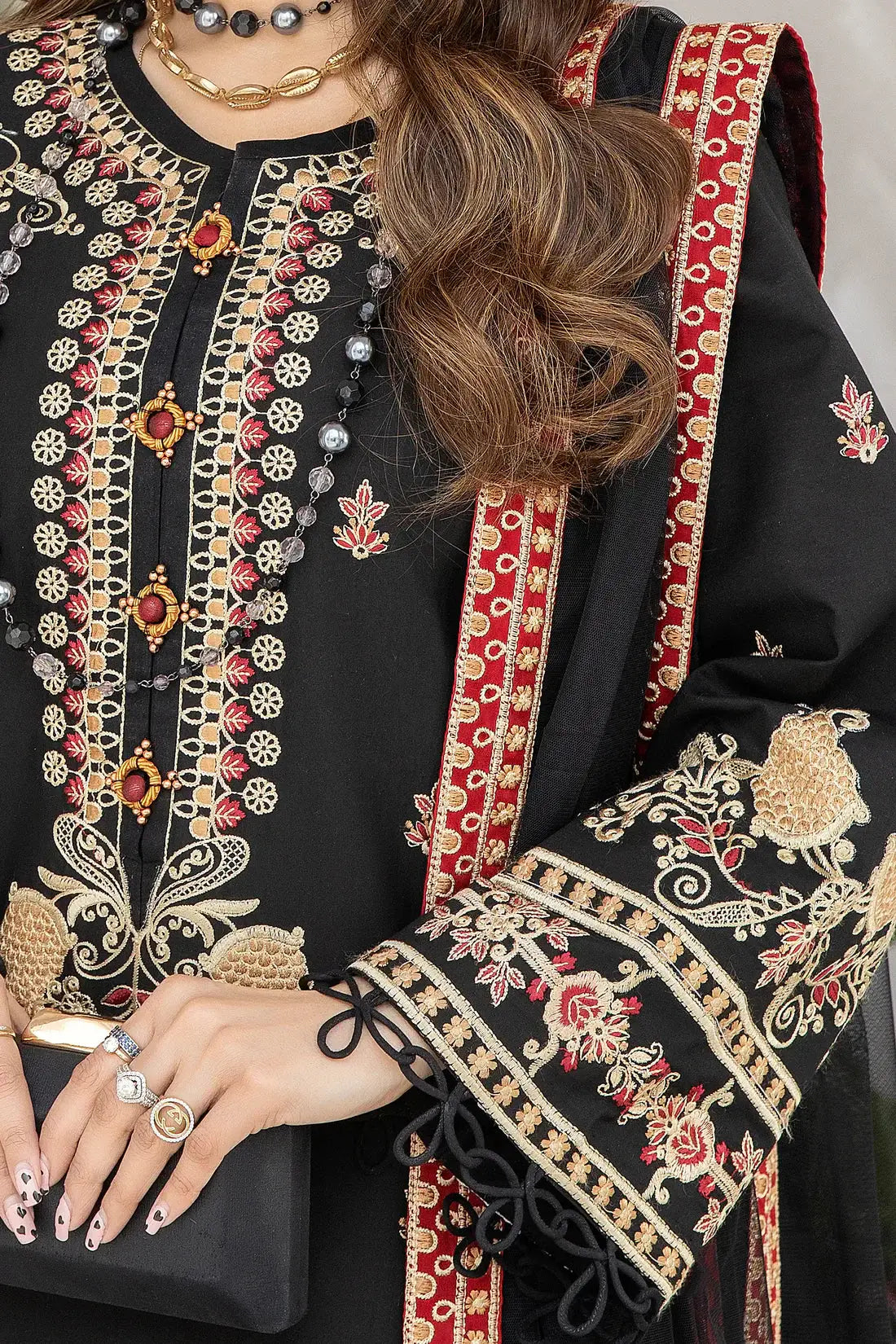 Mohagni | Muntazir Luxury Lawn 24 | AM-05 - Pakistani Designer Dress - by Mohagni | Type: Luxury - 100% Original at Saira Sultan