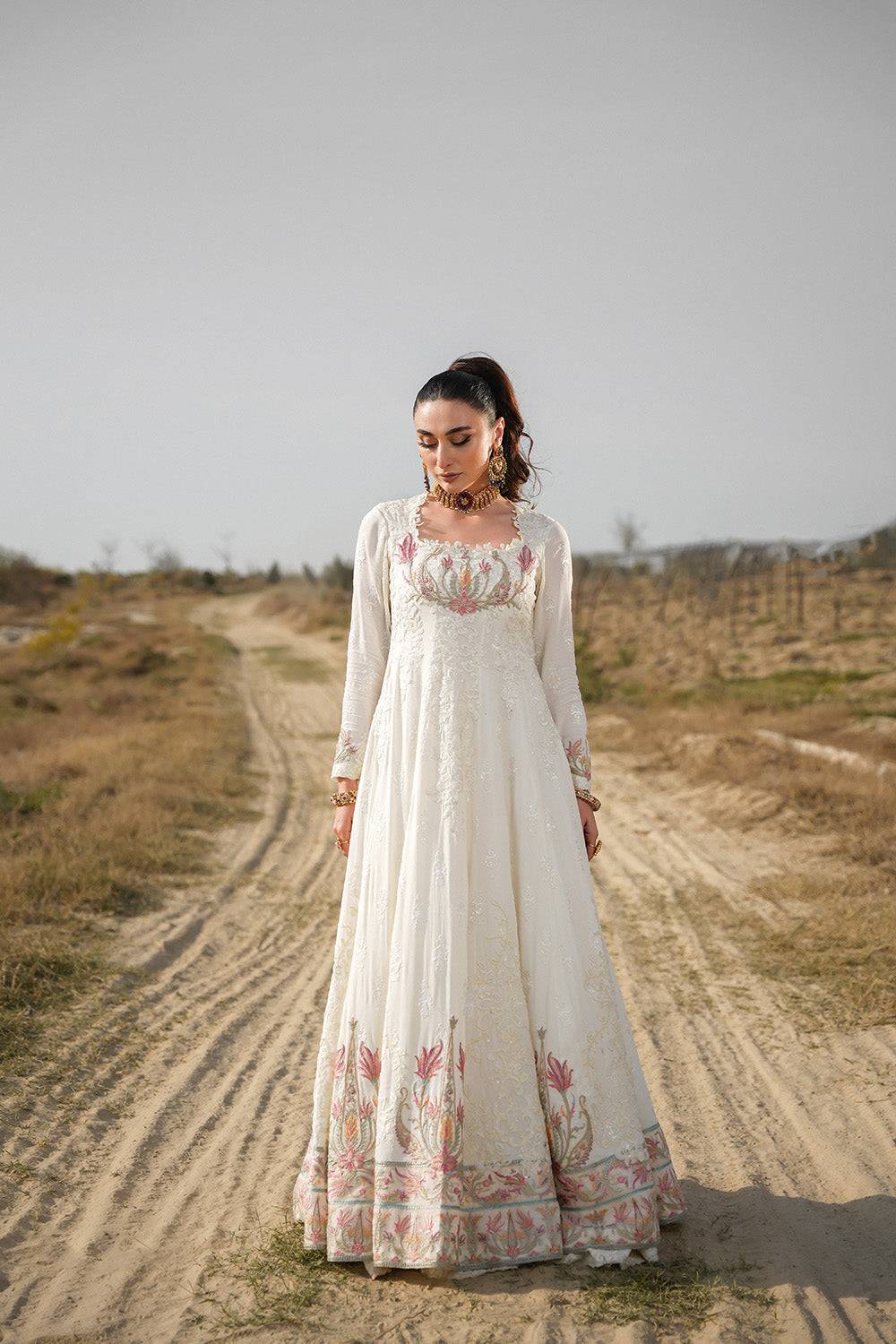 Nilofer Shahid | Verve Summer 24 | Kaira Verve SS 24 - Pakistani Designer Dress - by Nilofer Shahid | Type: Formal - 100% Original at Saira Sultan