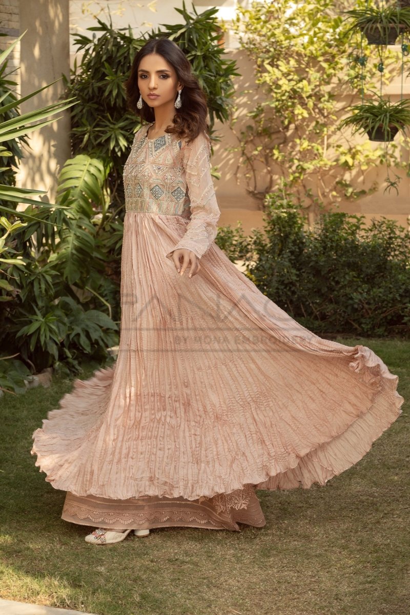 Panache | Pret | Peachy Suave M