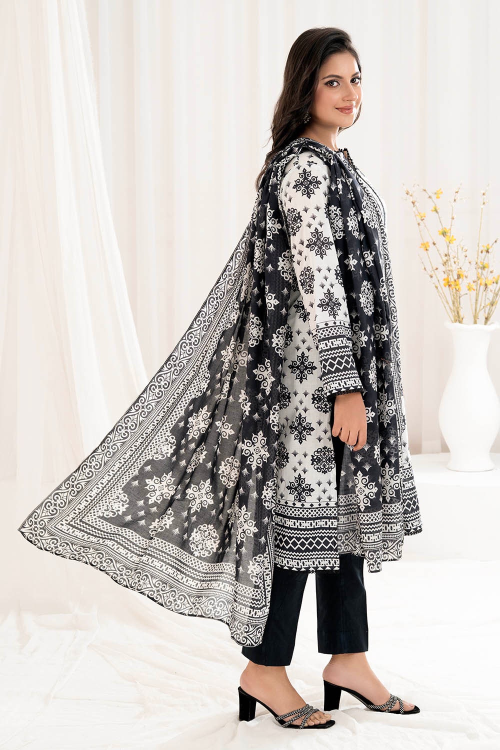 Gul Ahmed | Summer Special 25 | CLP-52205 L White Lawn