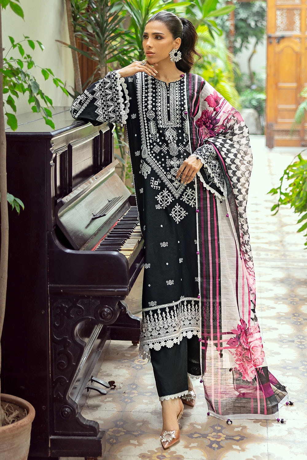 Gul Ahmed | Festive Capsule 25 | SP-52043 L Black Lawn