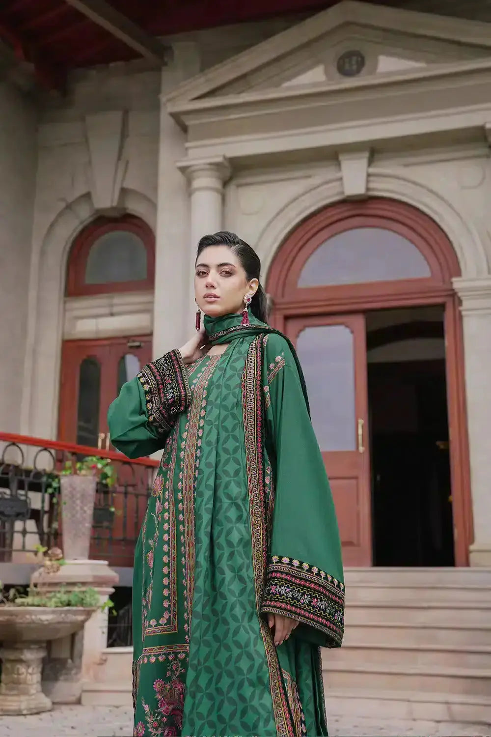Saira Rizwan | Winter 23 | ISMAT SR-01 - Pakistani Designer Dress - by Saira Rizwan | Type: Luxury - 100% Original at Saira Sultan