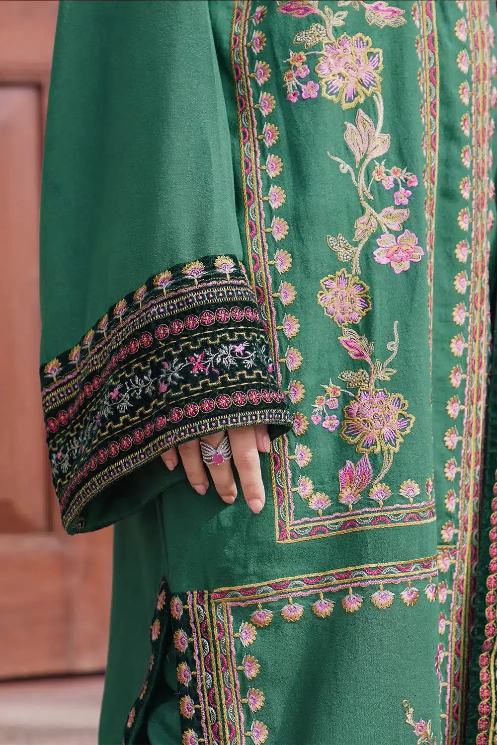 Saira Rizwan | Winter 23 | ISMAT SR-01 - Pakistani Designer Dress - by Saira Rizwan | Type: Luxury - 100% Original at Saira Sultan
