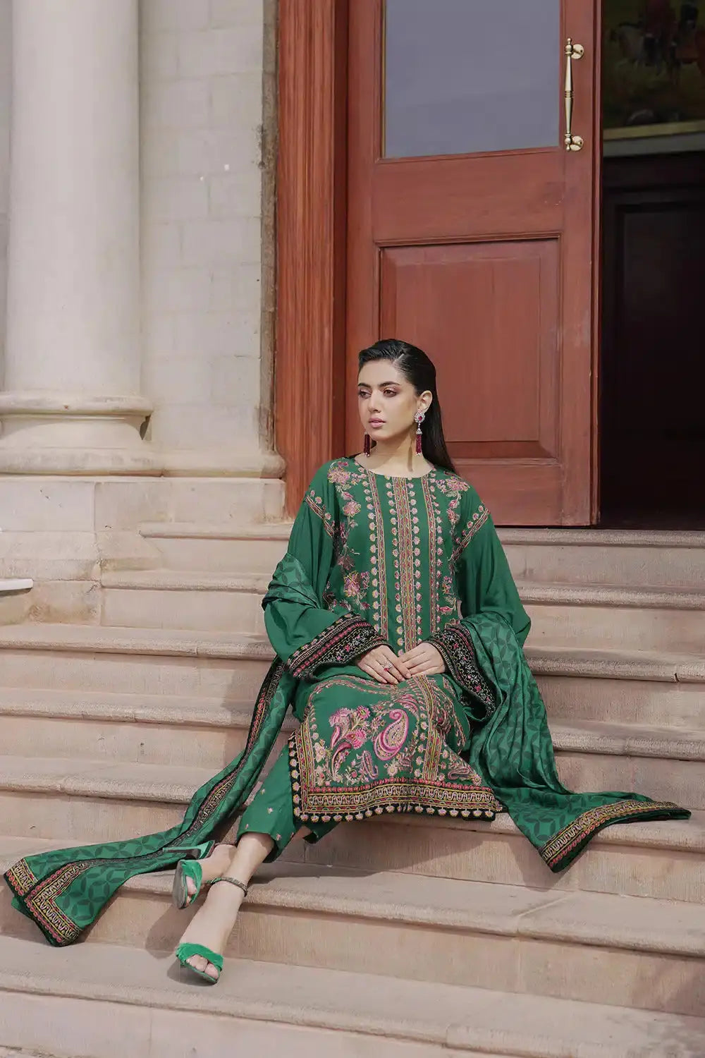 Saira Rizwan | Winter 23 | ISMAT SR-01 - Pakistani Designer Dress - by Saira Rizwan | Type: Luxury - 100% Original at Saira Sultan
