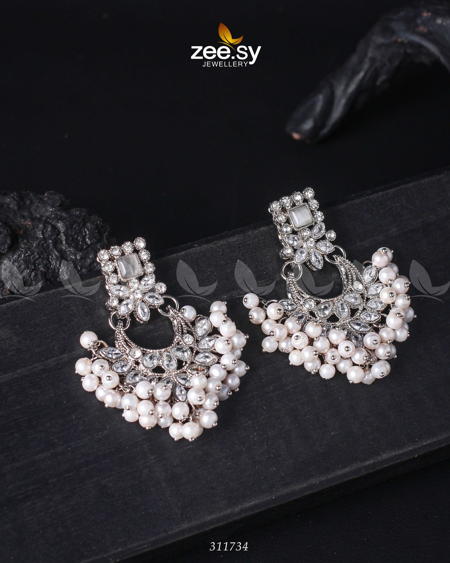 Lily Earrings Sliver White