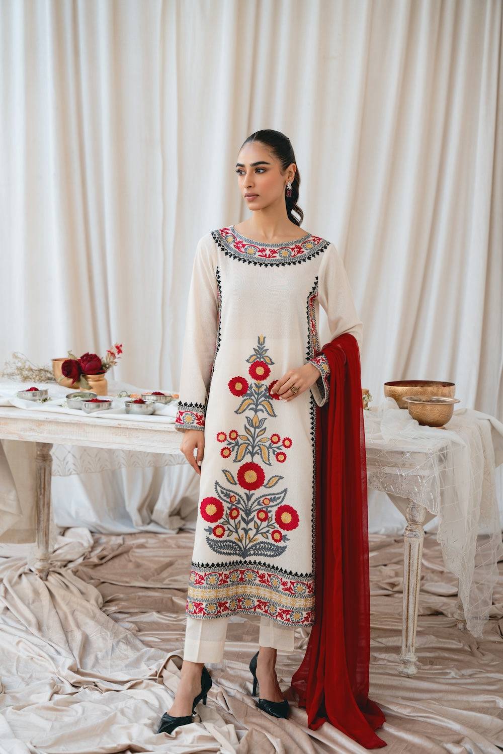 Vintage | Eid Edit 24 | Sohaina - Pakistani Designer Dress - by Vintage | Type: Luxury - 100% Original at Saira Sultan