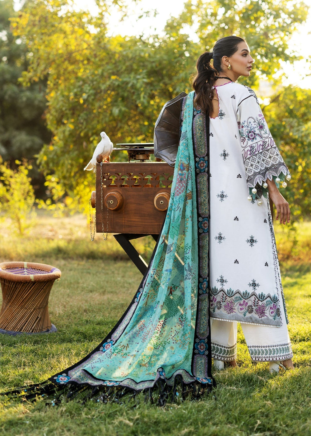 Sadaf Fawad Khan | Siraa Lawn 25 | PALM ISLAND - B S White Lawn