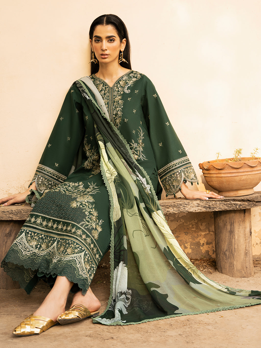 Izel | Dastak Luxury Lawn | ZAIB Custom Size Bottle Green Lawn