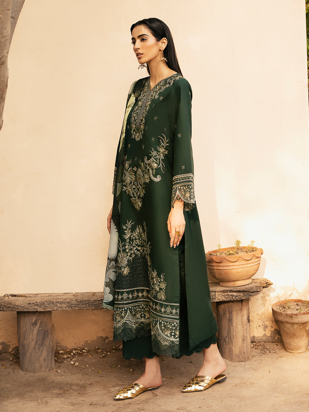 Izel | Dastak Luxury Lawn | ZAIB S Bottle Green Lawn