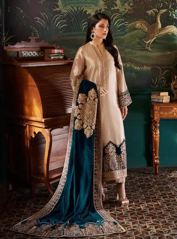 Zainab Chottani | Luxury Velvet Collection 23 | Amber - Pakistani Designer Dress - by Zainab Chottani | Type: Formal - 100% Original at Saira Sultan