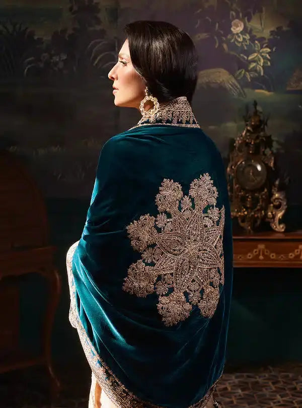 Zainab Chottani | Luxury Velvet Collection 23 | Amber - Pakistani Designer Dress - by Zainab Chottani | Type: Formal - 100% Original at Saira Sultan