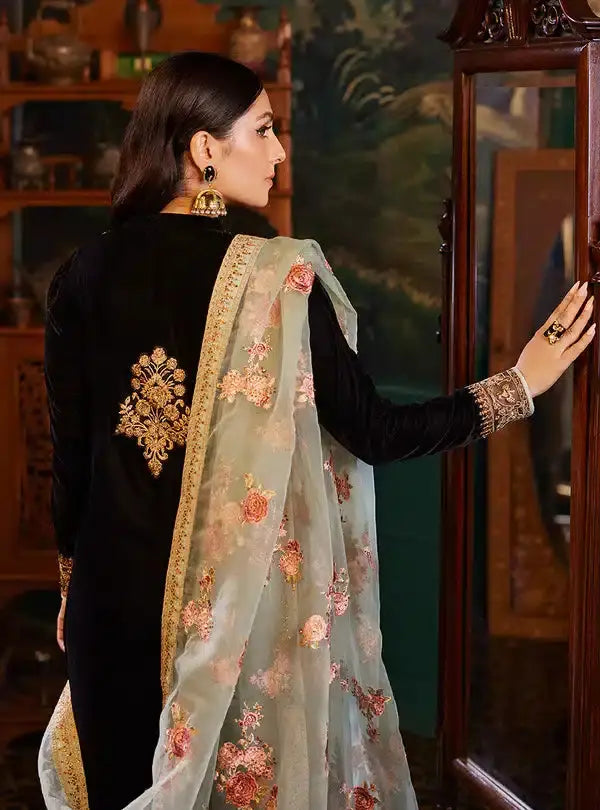 Zainab Chottani | Luxury Velvet Collection 23 | Andleep - Pakistani Designer Dress - by Zainab Chottani | Type: Formal - 100% Original at Saira Sultan