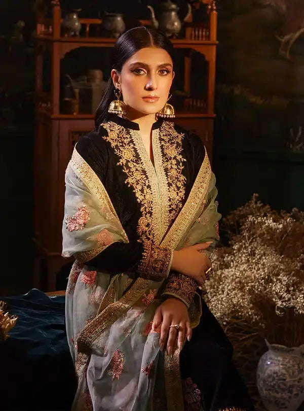 Zainab Chottani | Luxury Velvet Collection 23 | Andleep - Pakistani Designer Dress - by Zainab Chottani | Type: Formal - 100% Original at Saira Sultan