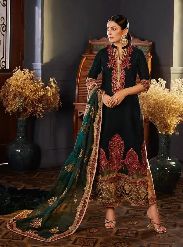 Zainab Chottani | Luxury Velvet Collection 23 | Zelena - Pakistani Designer Dress - by Zainab Chottani | Type: Formal - 100% Original at Saira Sultan
