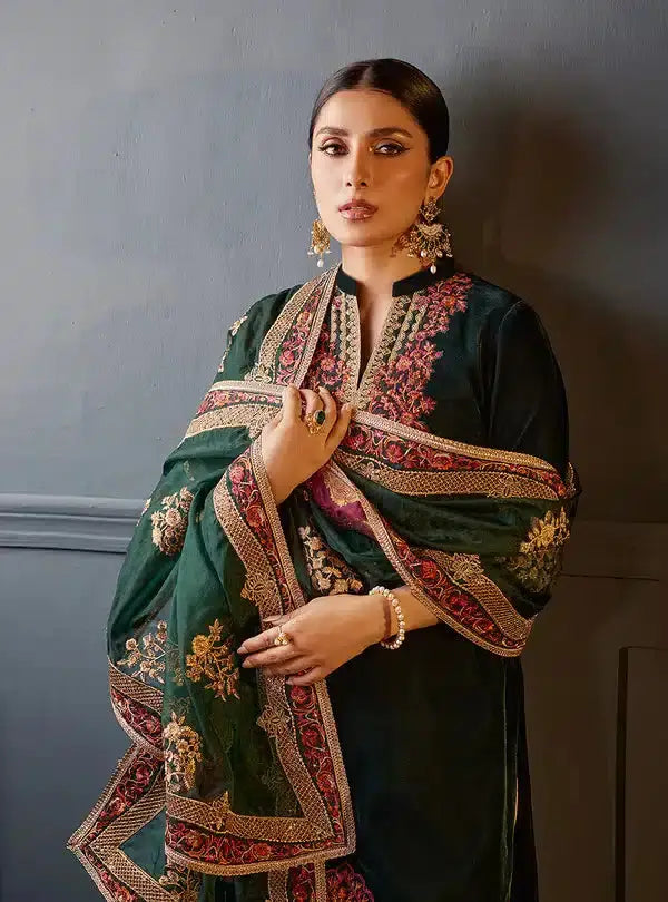 Zainab Chottani | Luxury Velvet Collection 23 | Zelena - Pakistani Designer Dress - by Zainab Chottani | Type: Formal - 100% Original at Saira Sultan