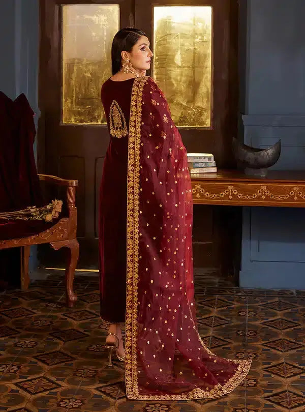 Zainab Chottani | Luxury Velvet Collection 23 | Ziba - Pakistani Designer Dress - by Zainab Chottani | Type: Formal - 100% Original at Saira Sultan