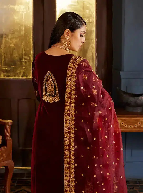 Zainab Chottani | Luxury Velvet Collection 23 | Ziba - Pakistani Designer Dress - by Zainab Chottani | Type: Formal - 100% Original at Saira Sultan