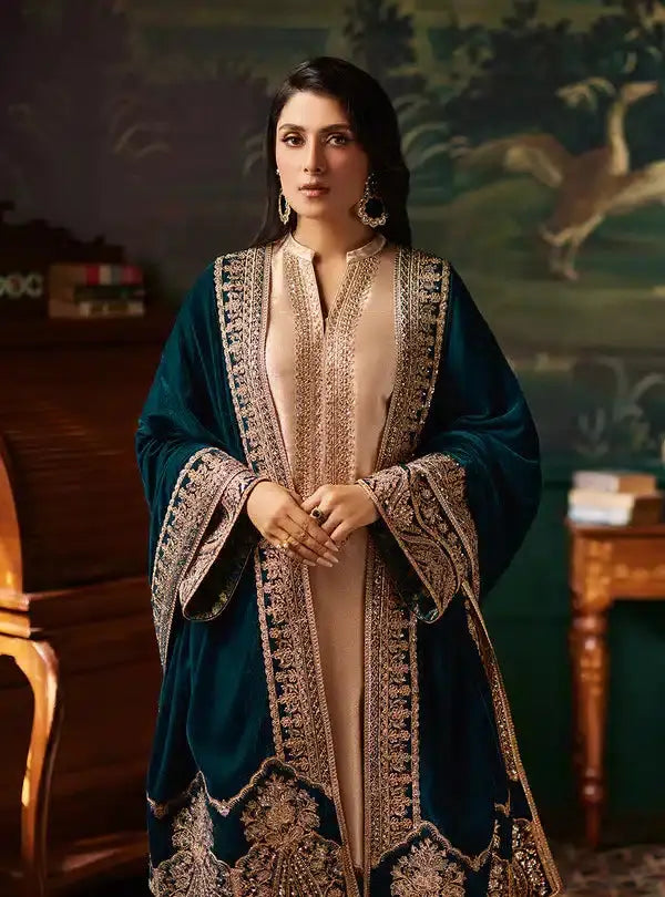 Zainab Chottani | Luxury Velvet Collection 23 | Amber - Pakistani Designer Dress - by Zainab Chottani | Type: Formal - 100% Original at Saira Sultan
