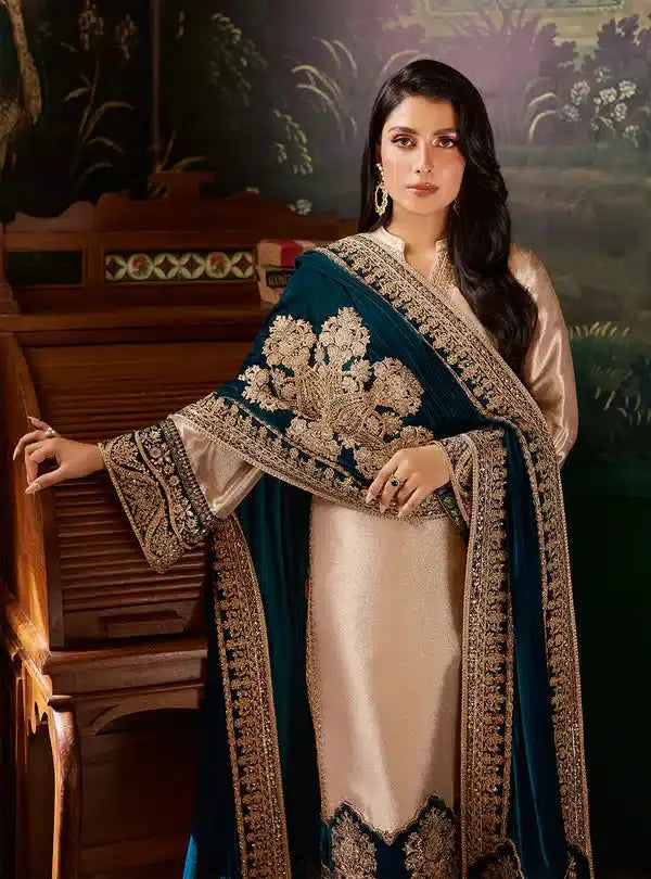 Zainab Chottani | Luxury Velvet Collection 23 | Amber - Pakistani Designer Dress - by Zainab Chottani | Type: Formal - 100% Original at Saira Sultan