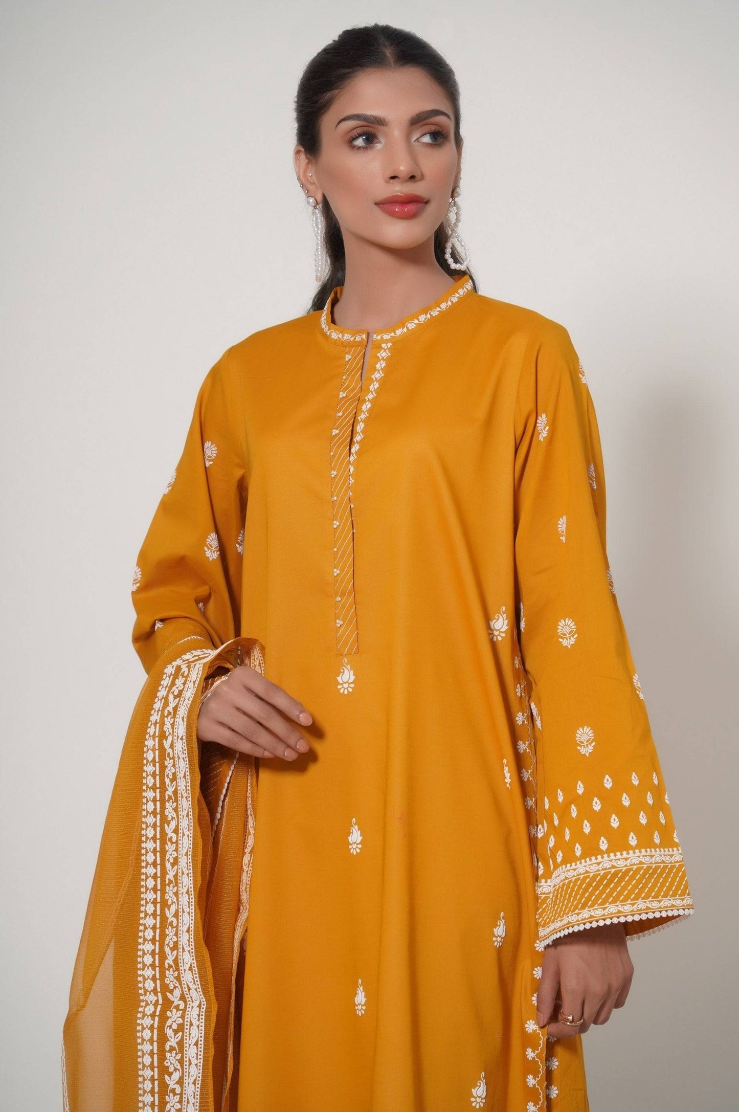 Zeen | Summer Collection 24 | 33465 - Pakistani Designer Dress - by Zeen | Type: Luxury - 100% Original at Saira Sultan