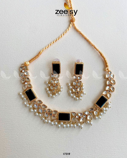 Stunning Necklace Black