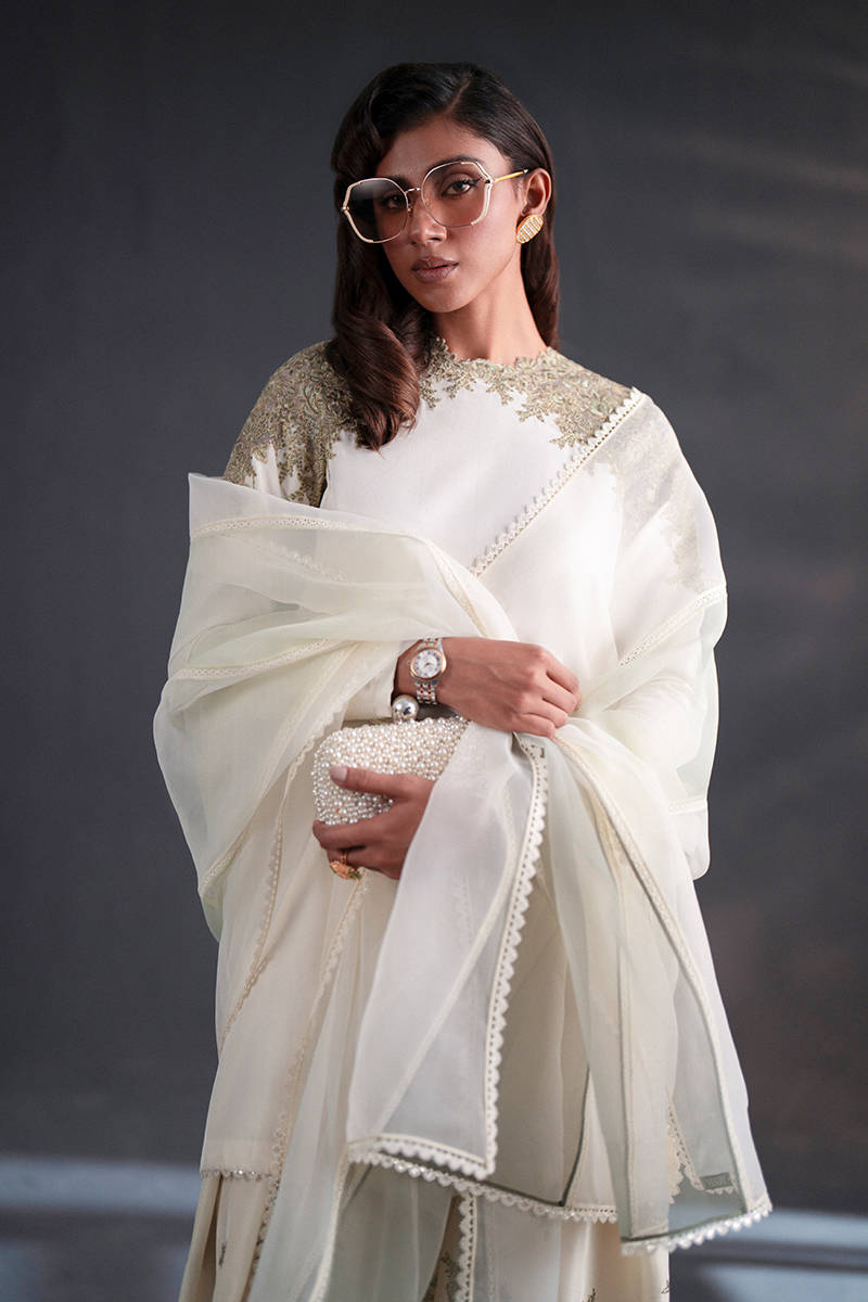 MNR | Chai Coffee Luxury Pret | Mint To Be XL White