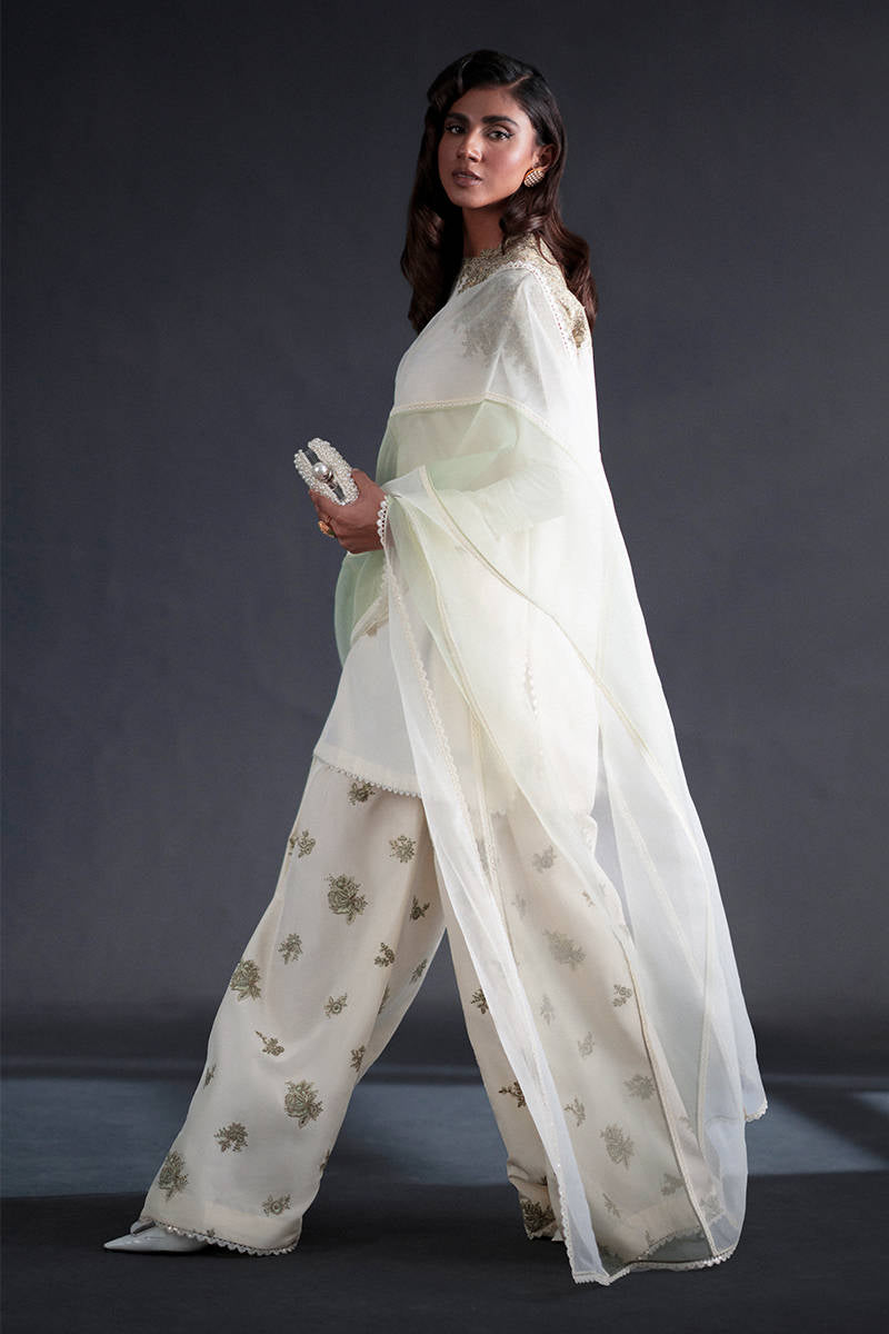 MNR | Chai Coffee Luxury Pret | Mint To Be L White