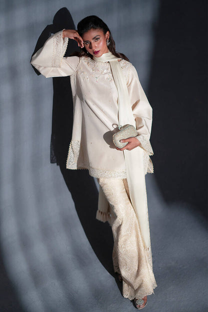 MNR | Chai Coffee Luxury Pret | Saffron Pearl M Ivory