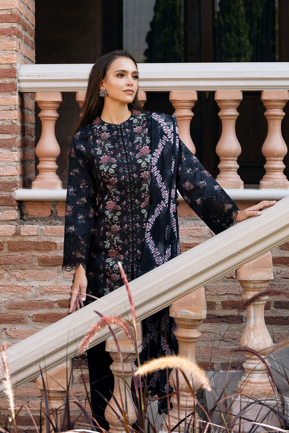 Afrozeh | Damask The Holiday Edit 25 | Lorien A XL Black Lawn