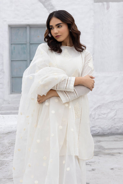 Erum Khan | Ramadan Edition | Maha L White Cotton Karandi