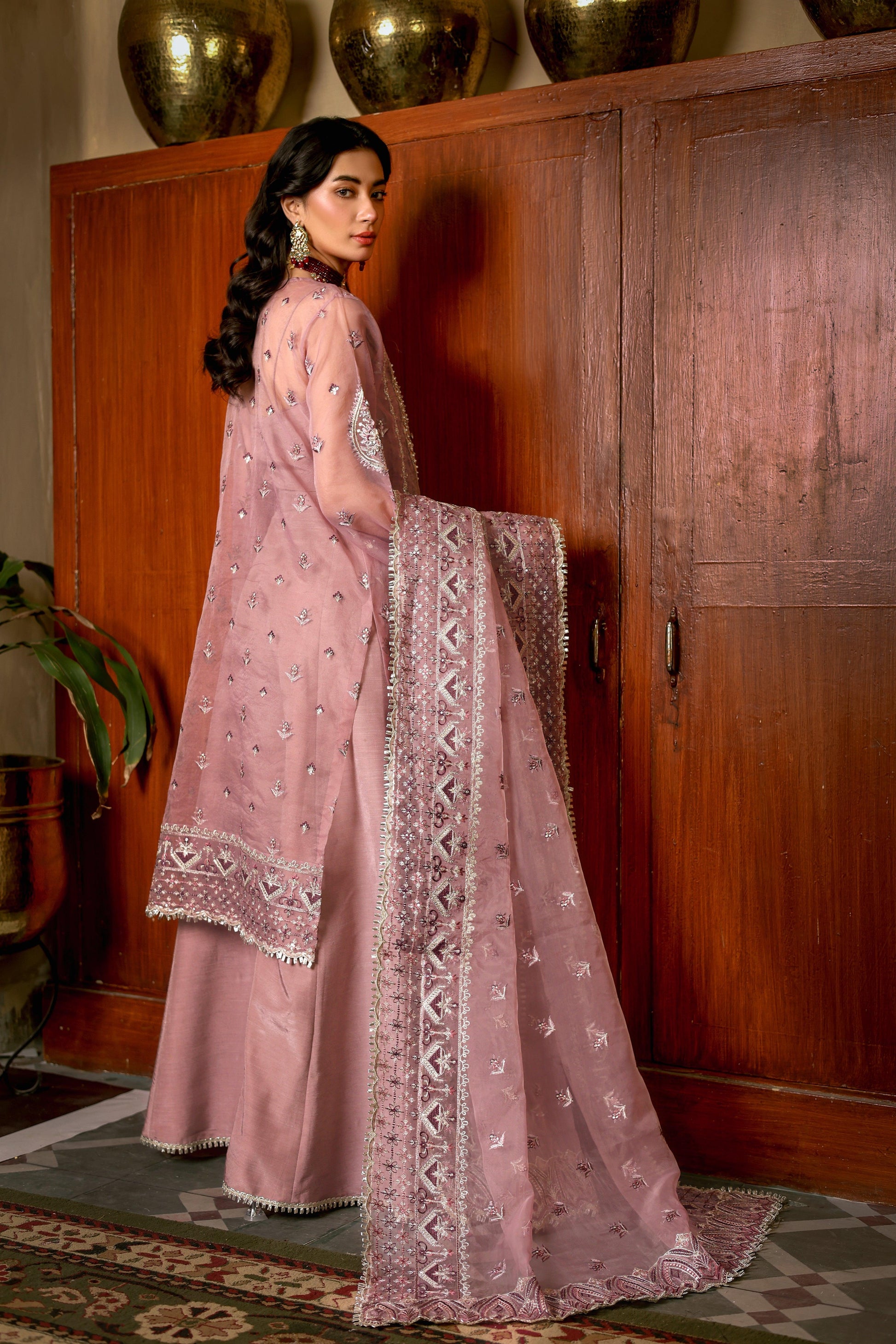 Imran Ramzan | Rubaru | Maahru - Pakistani Designer Dress - by Imran Ramzan | Type: Clothing - 100% Original at Saira Sultan