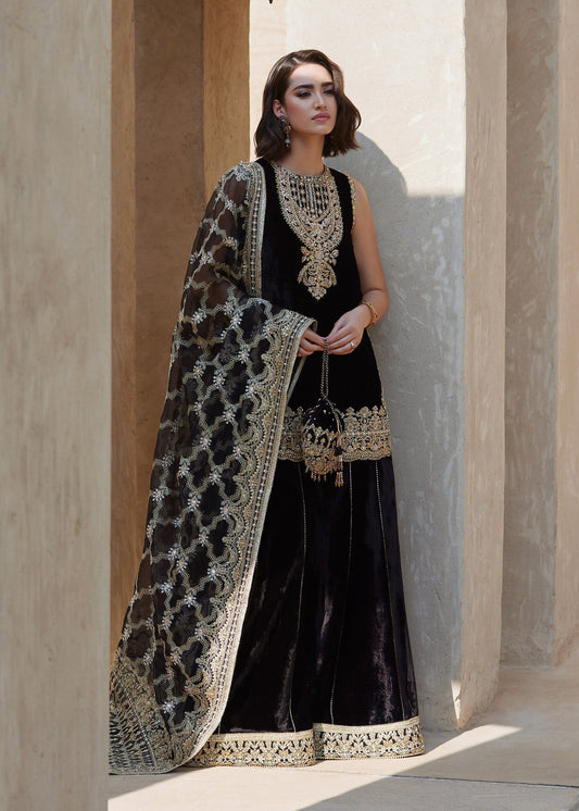 Kanwal Malik | Laira Formals | Elynor XS Black Velvet