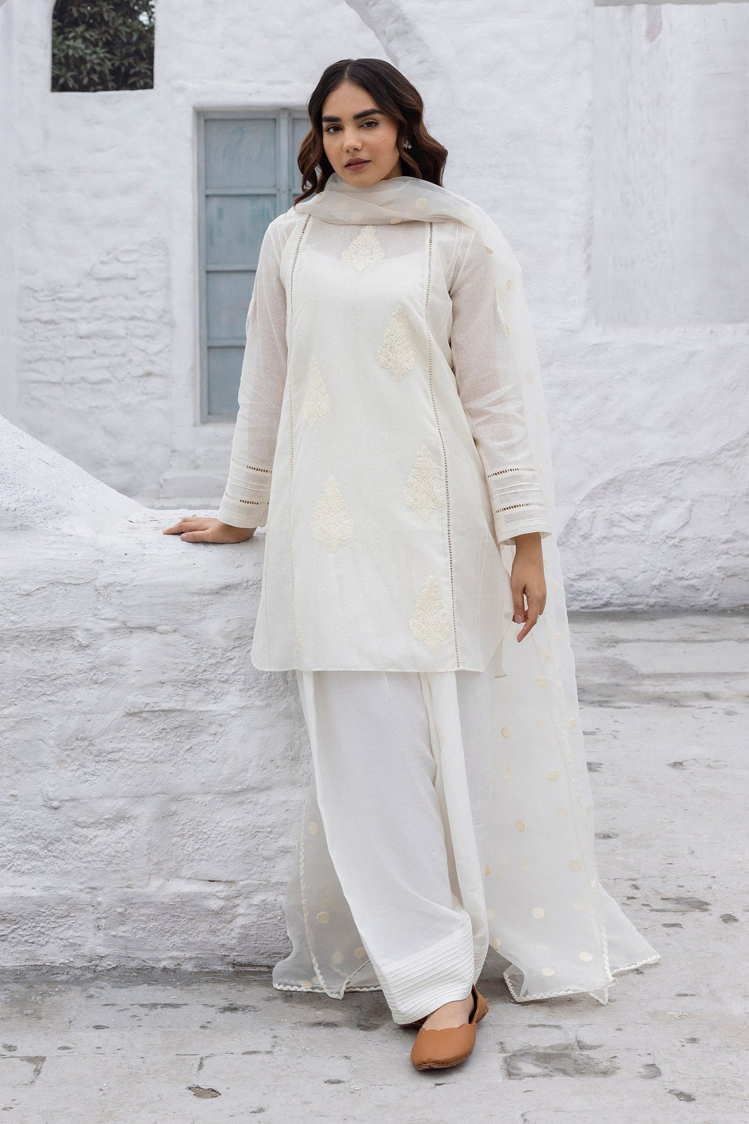 Erum Khan | Ramadan Edition | Maha XS White Cotton Karandi