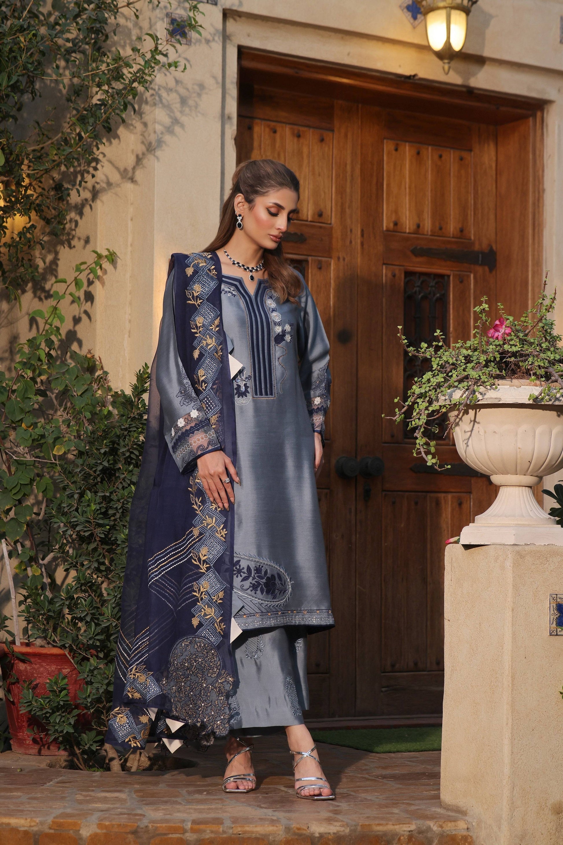 Mona Imran | Ezel Eid 25 | Tajdaar - Pakistani Designer Dress - by Hoorain Designer Wear | Type:  - 100% Original at Saira Sultan