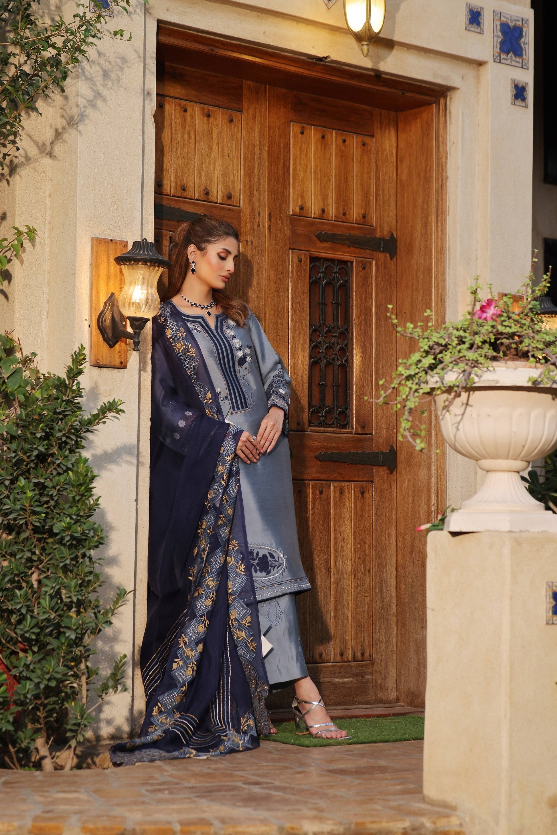 Mona Imran | Ezel Eid 25 | Tajdaar - Pakistani Designer Dress - by Hoorain Designer Wear | Type:  - 100% Original at Saira Sultan