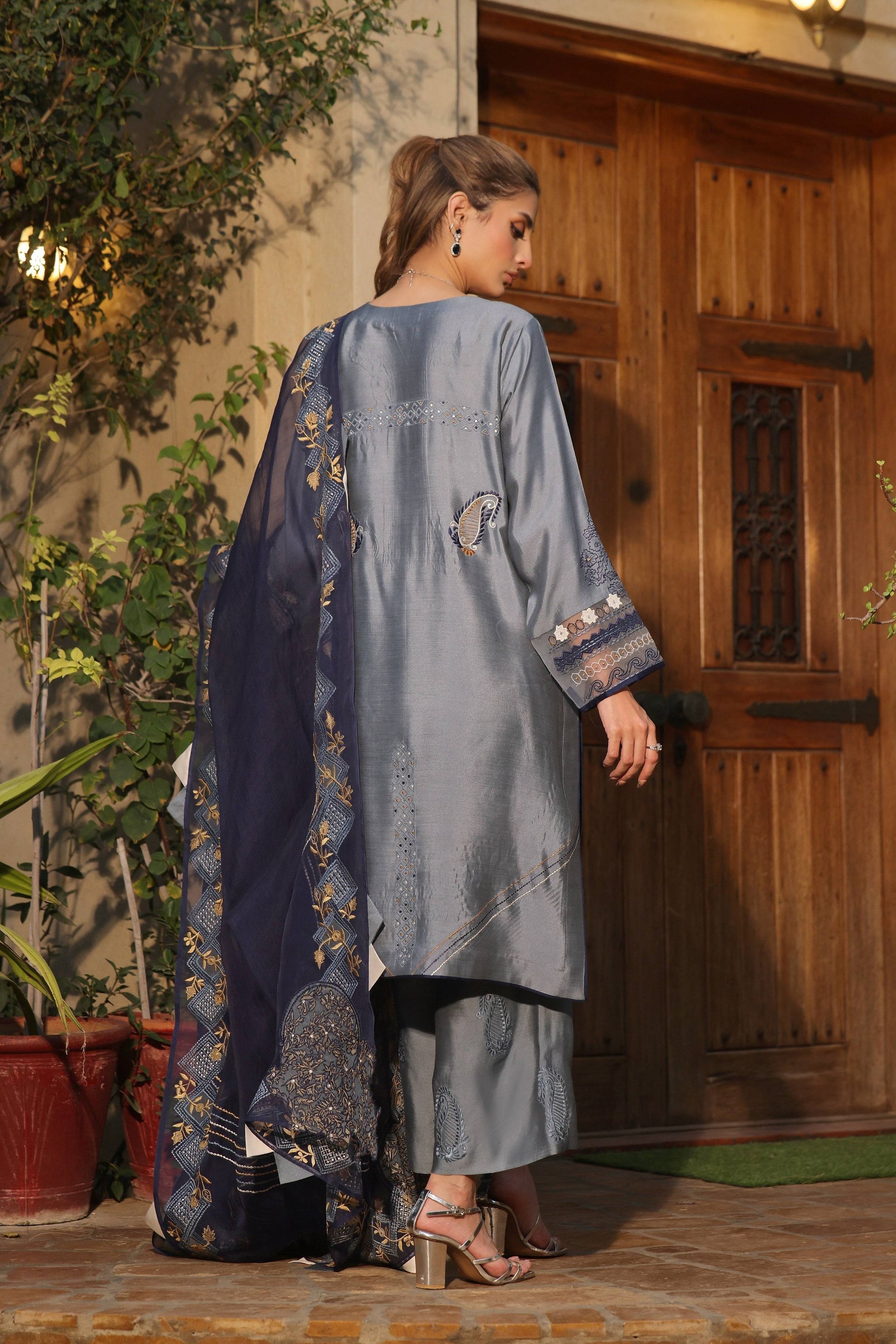 Mona Imran | Ezel Eid 25 | Tajdaar - Pakistani Designer Dress - by Hoorain Designer Wear | Type:  - 100% Original at Saira Sultan