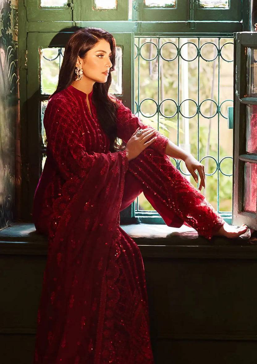 Zainab Chottani | Embroidered Velvet | SURKH D-05 - Pakistani Designer Dress - by Zainab Chottani | Type: Luxury - 100% Original at Saira Sultan