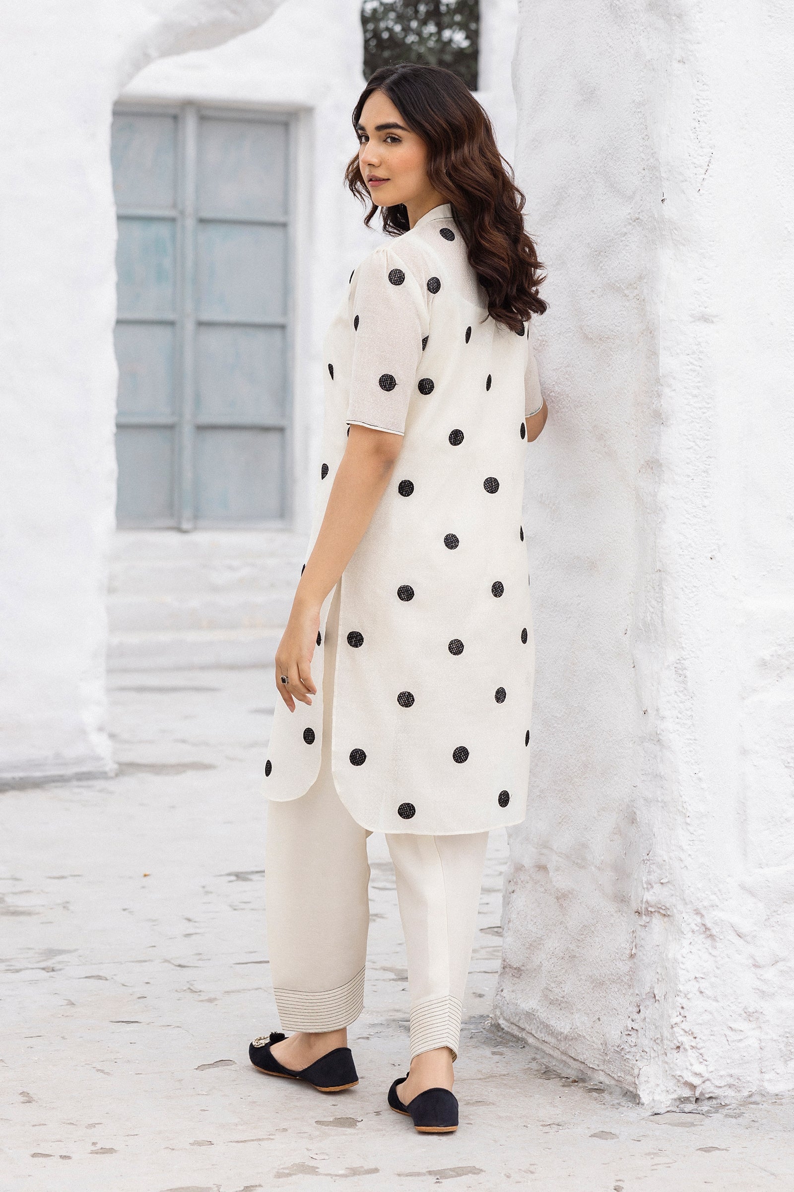 Erum Khan | Ramadan Edition | Elara S White Cotton Karandi