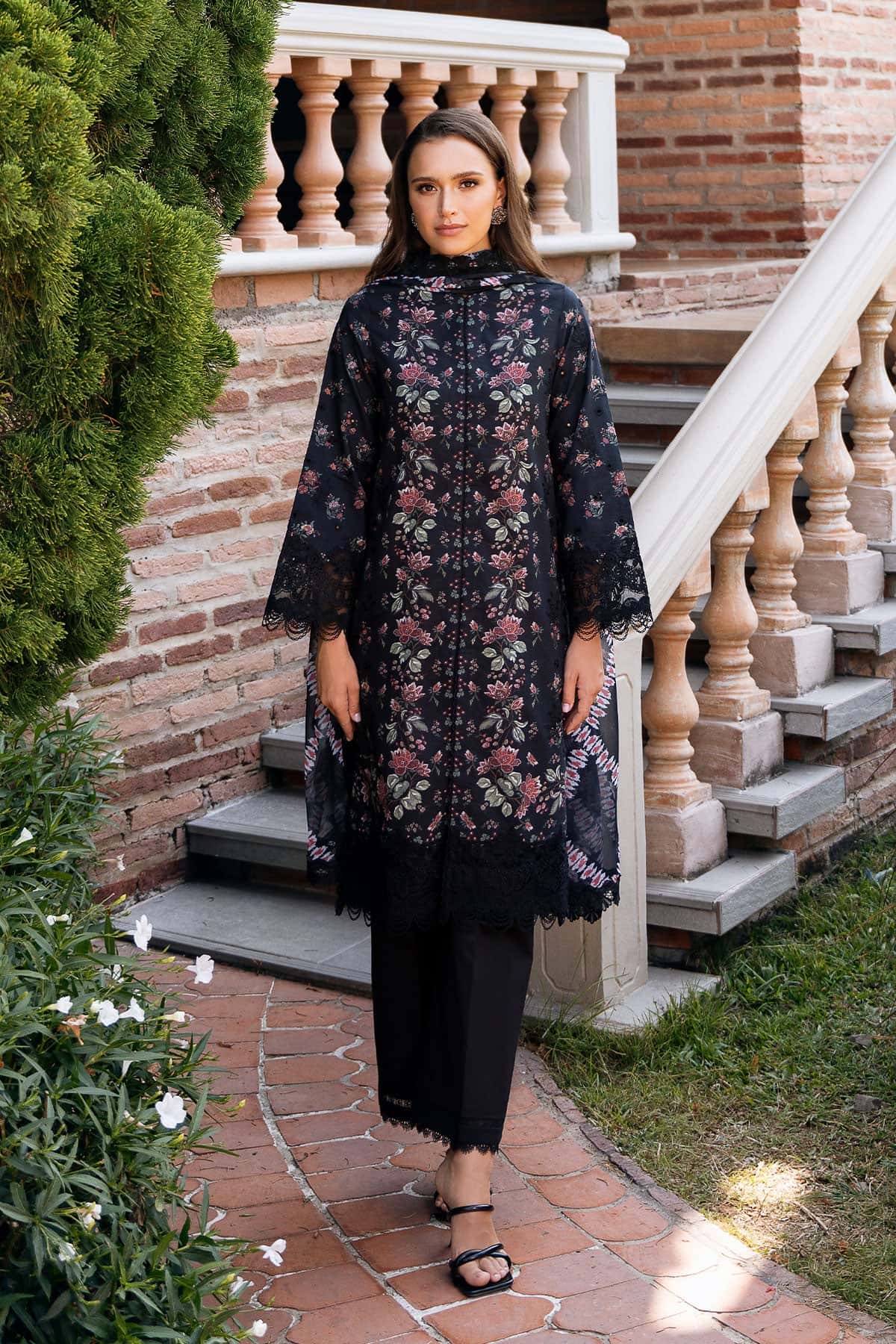 Afrozeh | Damask The Holiday Edit 25 | Lorien A XS Black Lawn