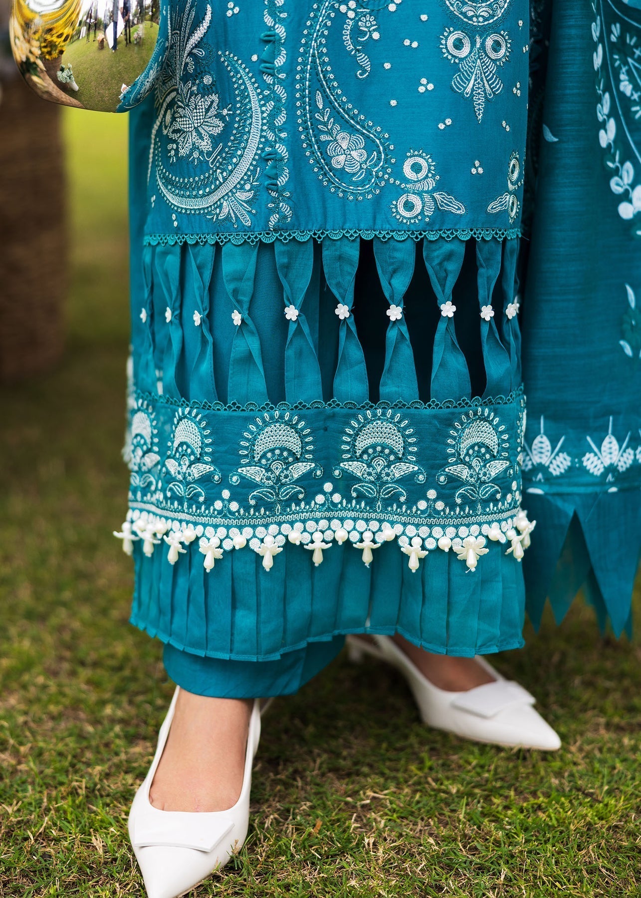 Paras by Pasha | Bloom and Beyond | Sapphire Bloom L Teal Blue Lawn